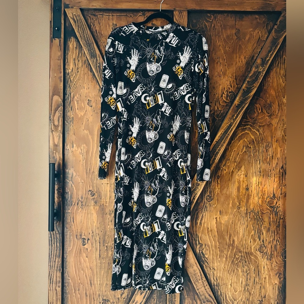 Stylish Black and Gold Graphic Dress